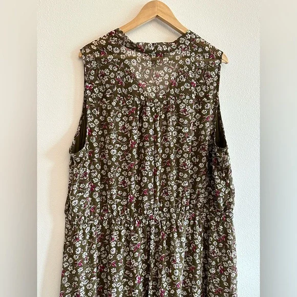 NWT Lane Bryant maxi dress. Perfect for fall. Army green size 22/24.Has pockets. - Picture 5 of 10